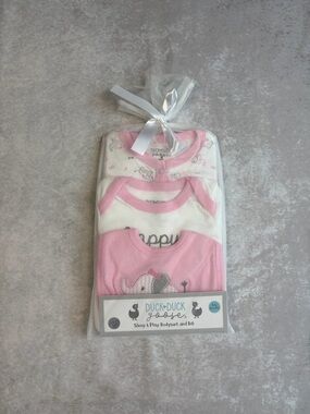 NWT Duck Duck Goose Baby Girl 3-6M 3 Piece Gift Set Pink